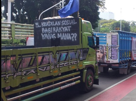 Demo Sopir Truk Lumpuhkan Medan Merdeka, Pemerintah Diminta Hentikan Kebijakan ODOL